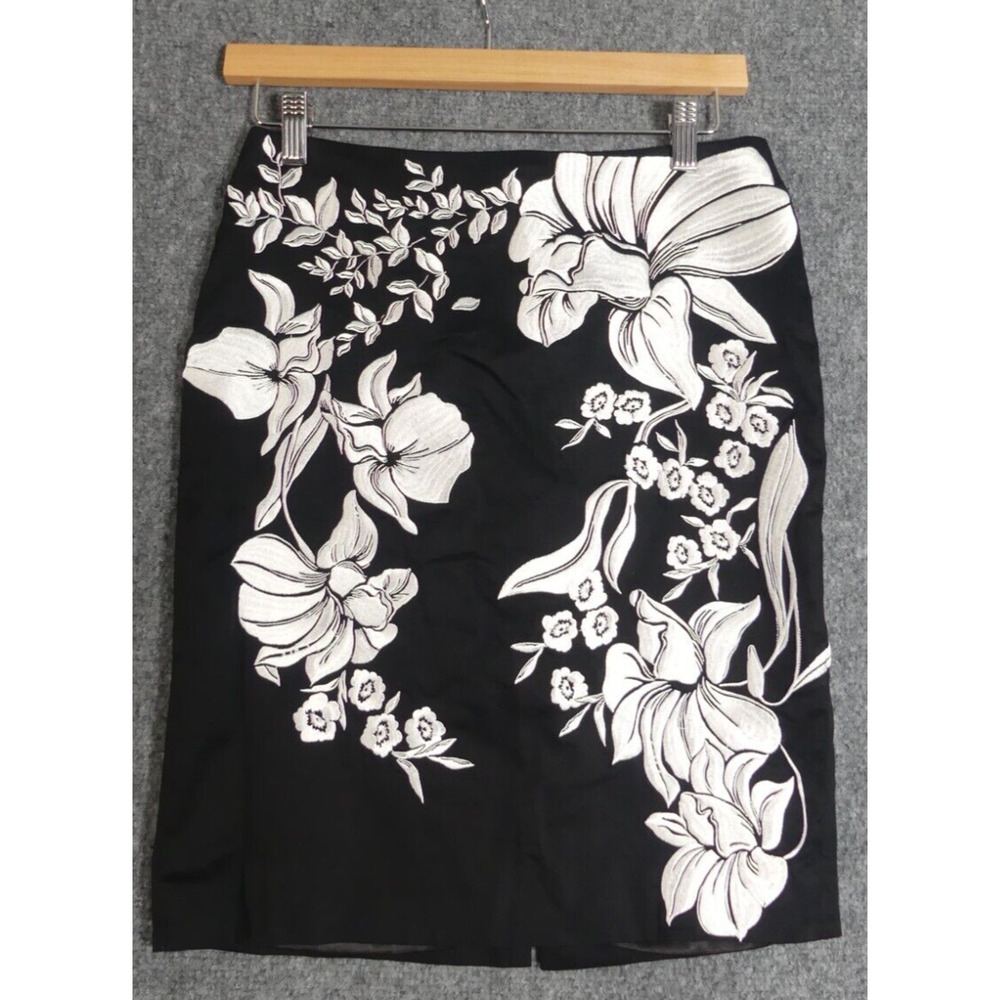 White House Black Market Skirt 0 Embroidered Pencil